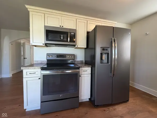 130 S 10th AVE, Beech Grove, IN 46107