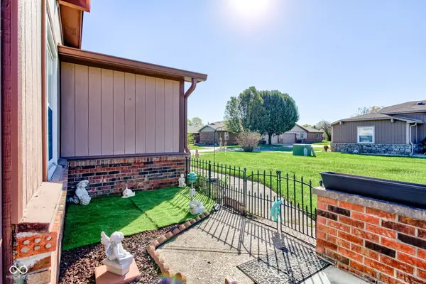 1111 Paradise CT, Greenwood, IN 46143