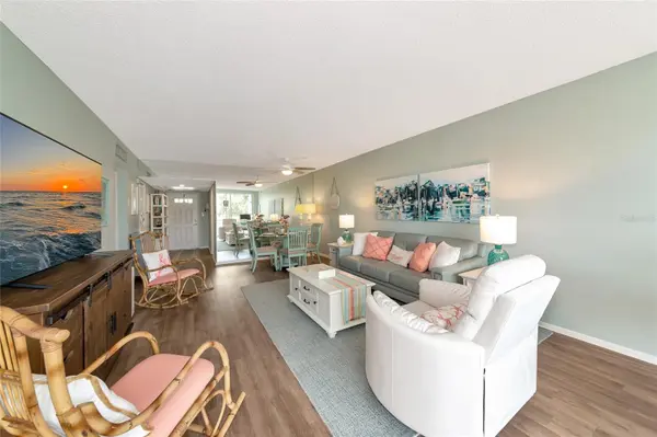 7461 W COUNTRY CLUB DR N #203, Sarasota, FL 34243