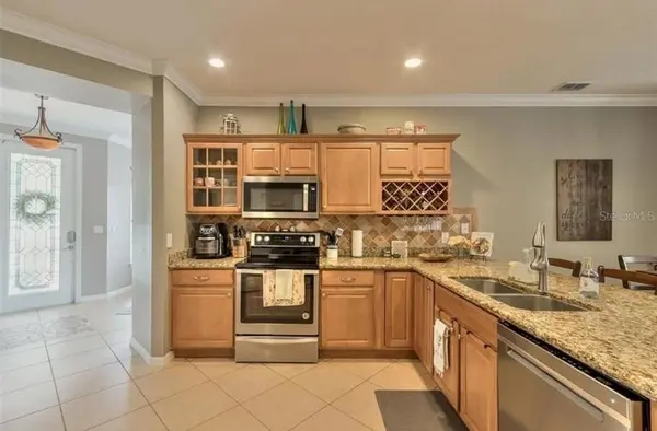 25147 IRONWEDGE DR, Sorrento, FL 32776