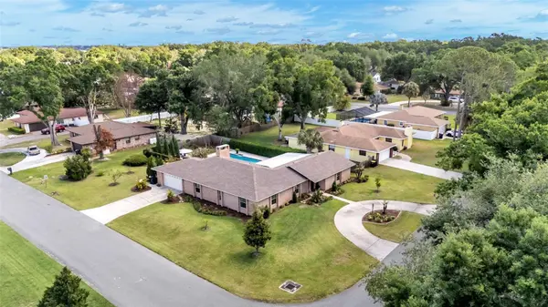 906 CRESTVIEW DR, Auburndale, FL 33823