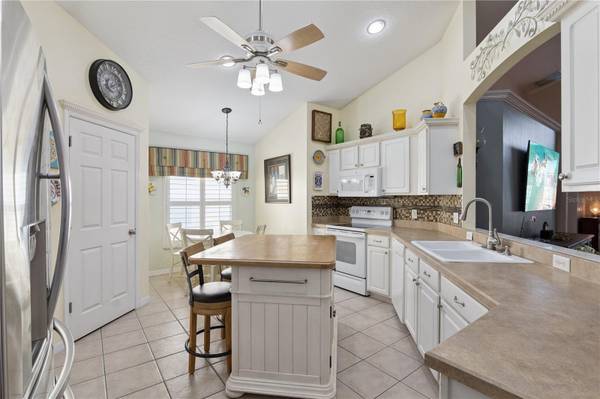 9943 HERON POINTE DR, Orlando, FL 32832
