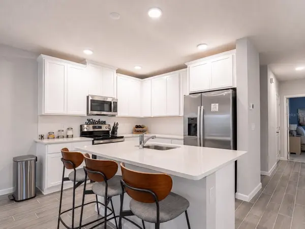 4902 LIVINGSTON LN, Oviedo, FL 32765