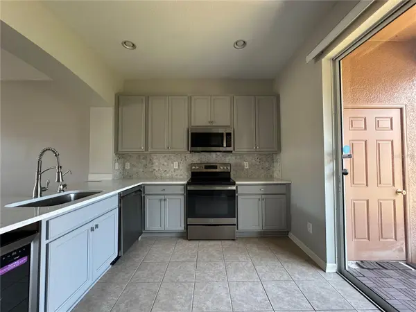 6950 TOWERING SPRUCE DR, Riverview, FL 33578