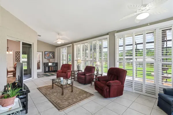 6042 LANDINGS BLVD, Lady Lake, FL 32159