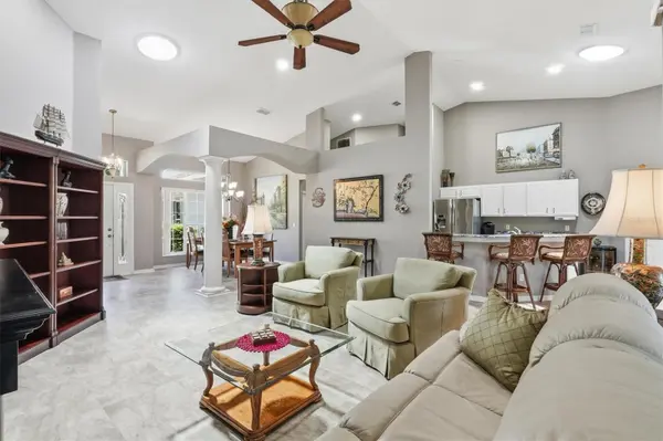 6042 LANDINGS BLVD, Lady Lake, FL 32159