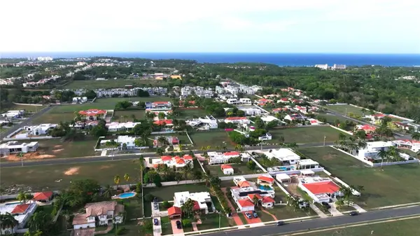 E-14 HACIENDA EL MOLINO PASEO SEVILLA, Vega Alta, PR 00692