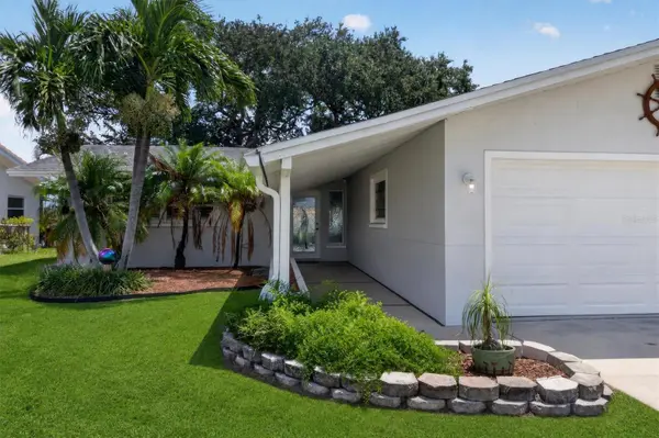 541 LILLIAN DR, Madeira Beach, FL 33708