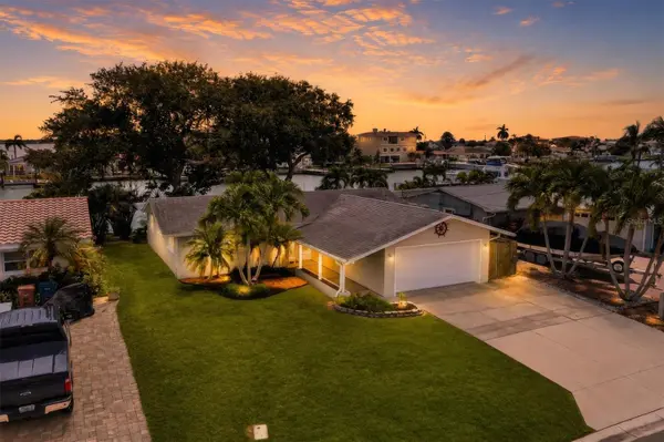 541 LILLIAN DR, Madeira Beach, FL 33708