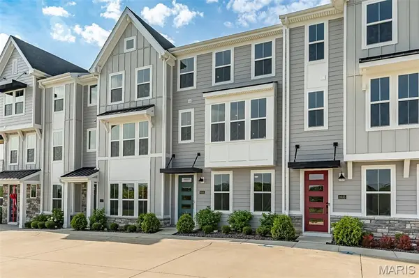 8931 Gateway HTS #94-807,  Richmond Heights,  MO 63144