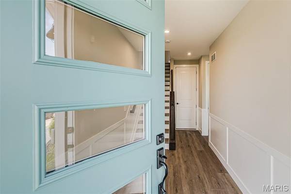8931 Gateway HTS #94-807, Richmond Heights, MO 63144
