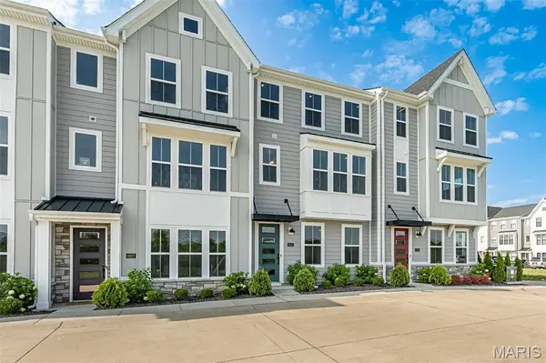8931 Gateway HTS #94-807, Richmond Heights, MO 63144