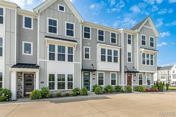 8931 Gateway HTS #94-807, Richmond Heights, MO 63144