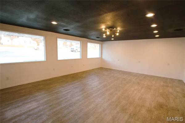 430 Kitchell AVE, St Clair, MO 63077