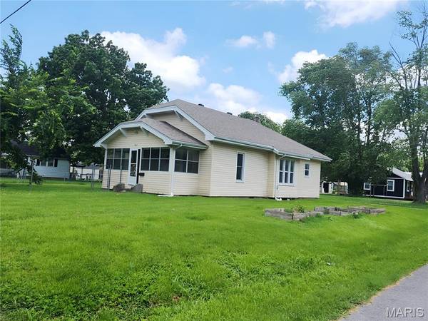 302 N 3rd ST, Chaffee, MO 63740