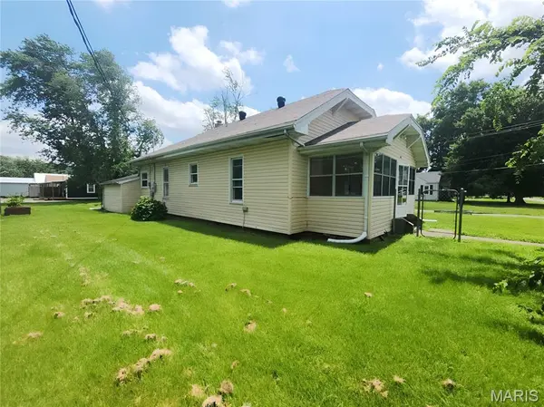 302 N 3rd ST, Chaffee, MO 63740