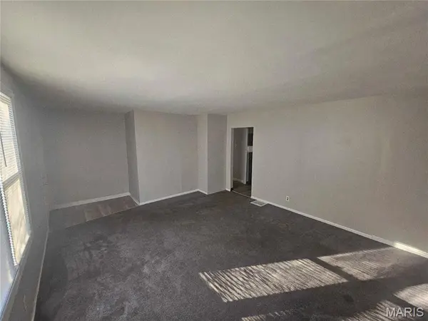 491 Adrian DR, St Louis, MO 63137