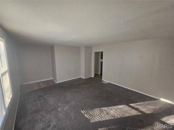491 Adrian DR, St Louis, MO 63137