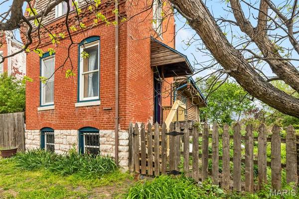 1871 Madison ST, St Louis, MO 63106