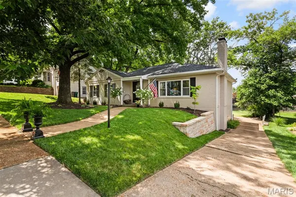 1435 Andrew DR, Warson Woods, MO 63122
