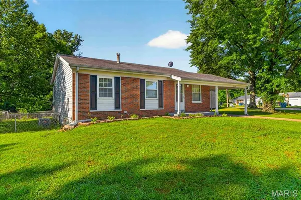 7416 Foxmont DR, Hazelwood, MO 63042