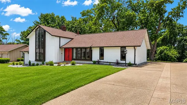 500 Kingridge DR, Ballwin, MO 63011