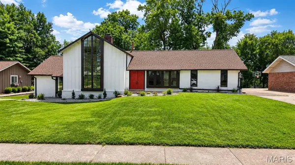 500 Kingridge DR, Ballwin, MO 63011