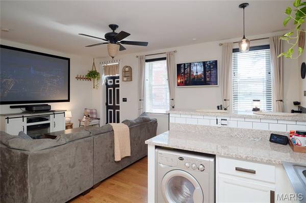 915 Allen AVE #4, St Louis, MO 63104