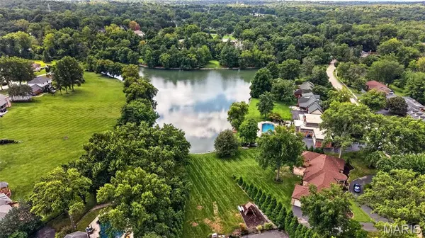 12562 Falling Leaves CT, Creve Coeur, MO 63141