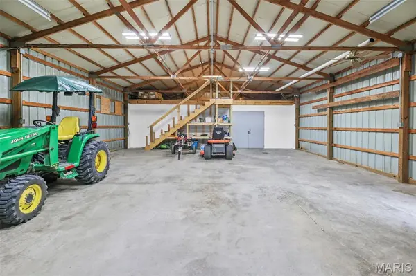 2409 Winter LN, Godfrey, IL 62035