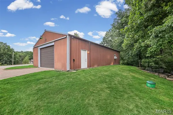 2409 Winter LN, Godfrey, IL 62035