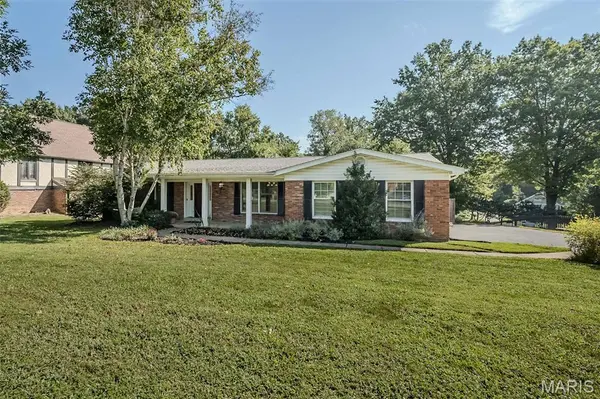 749 Chatelet Woods DR, St Louis, MO 63135