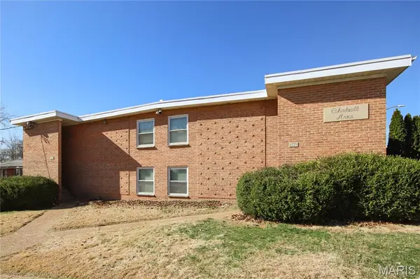 4770 Kings DR, St Louis, MO 63116