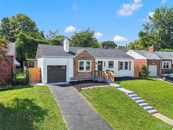 1525 Westmont PL, St Louis, MO 63130