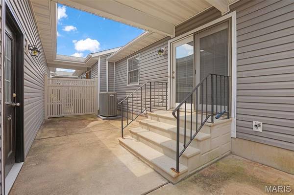 300 Pine Lake RD #14, Collinsville, IL 62234