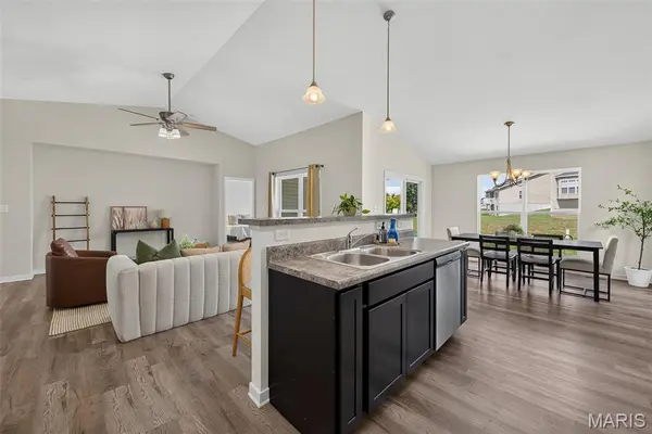 603 Prairiegate CT, Lake St Louis, MO 63367