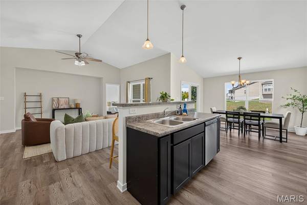 603 Prairiegate CT, Lake St Louis, MO 63367