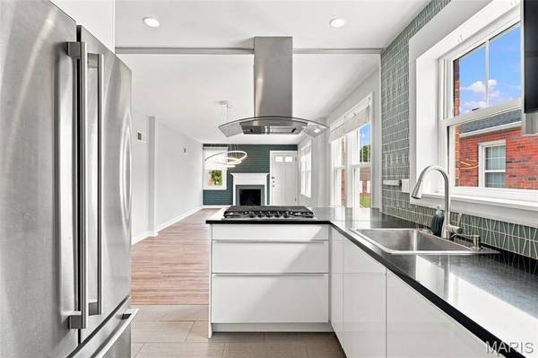 8834 Lawn AVE, Brentwood, MO 63144