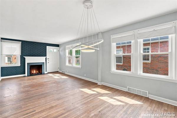 8834 Lawn AVE, Brentwood, MO 63144