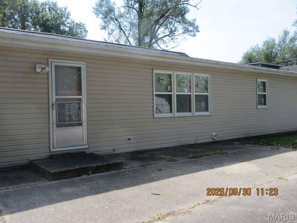 2415 N Carolina ST, Louisiana, MO 63353