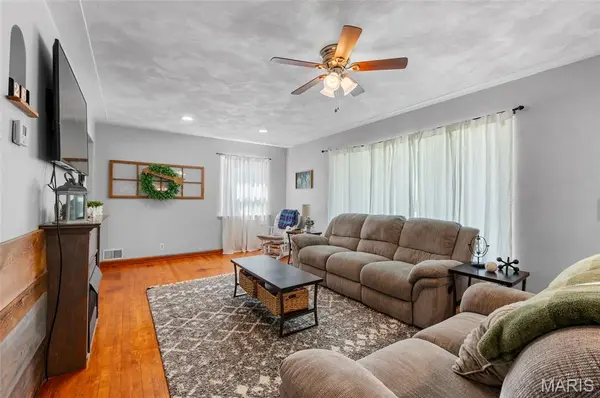 614 S Main ST, Troy, IL 62294