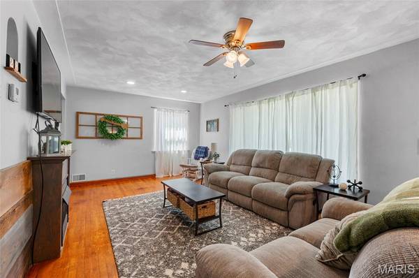 614 S Main ST, Troy, IL 62294