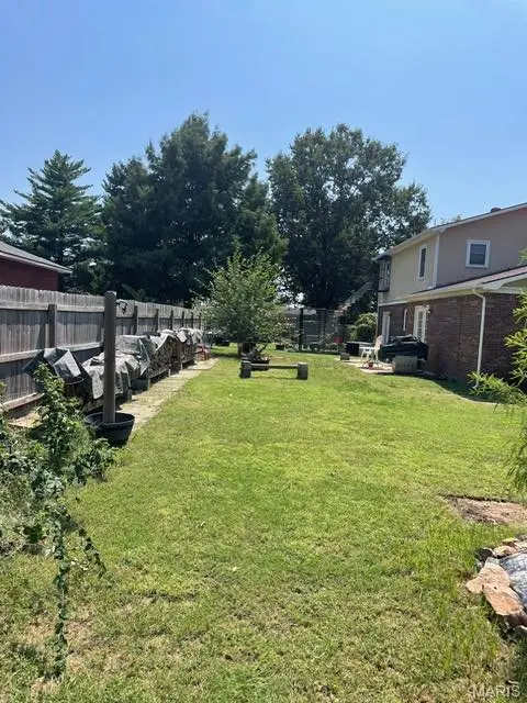 902 Glenn DR, Sikeston, MO 63801