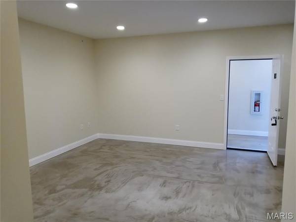 613 S Florissant RD #102, Ferguson, MO 63135