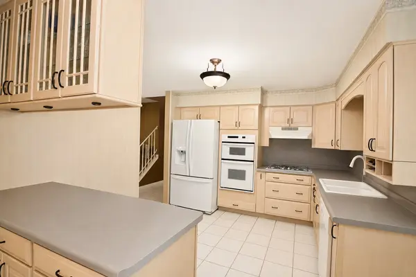 917 W Army Trail BLVD, Addison, IL 60101