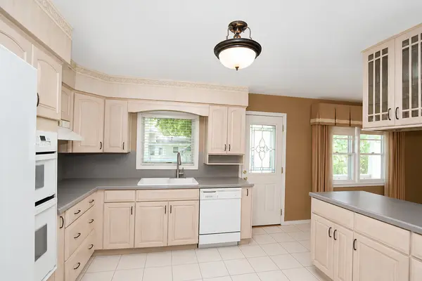917 W Army Trail BLVD, Addison, IL 60101