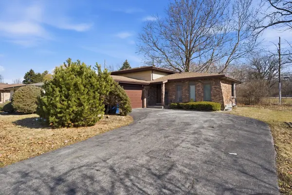 831 Violet LN, Matteson, IL 60443