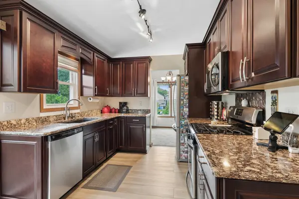 1011 Woodbridge DR, Cary, IL 60013