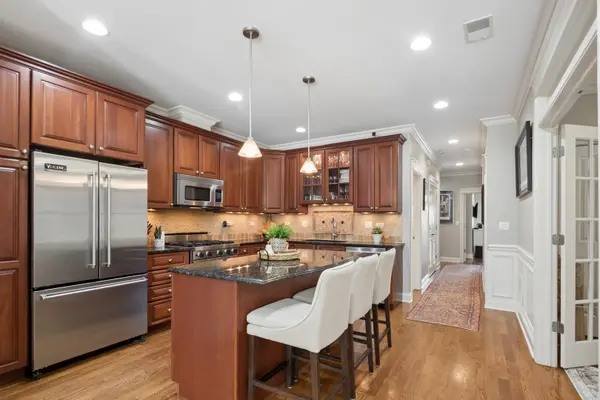1330 W Diversey Pkwy #2E, Chicago, IL 60614