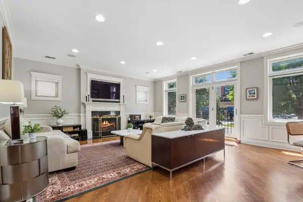 1330 W Diversey Pkwy #2E, Chicago, IL 60614